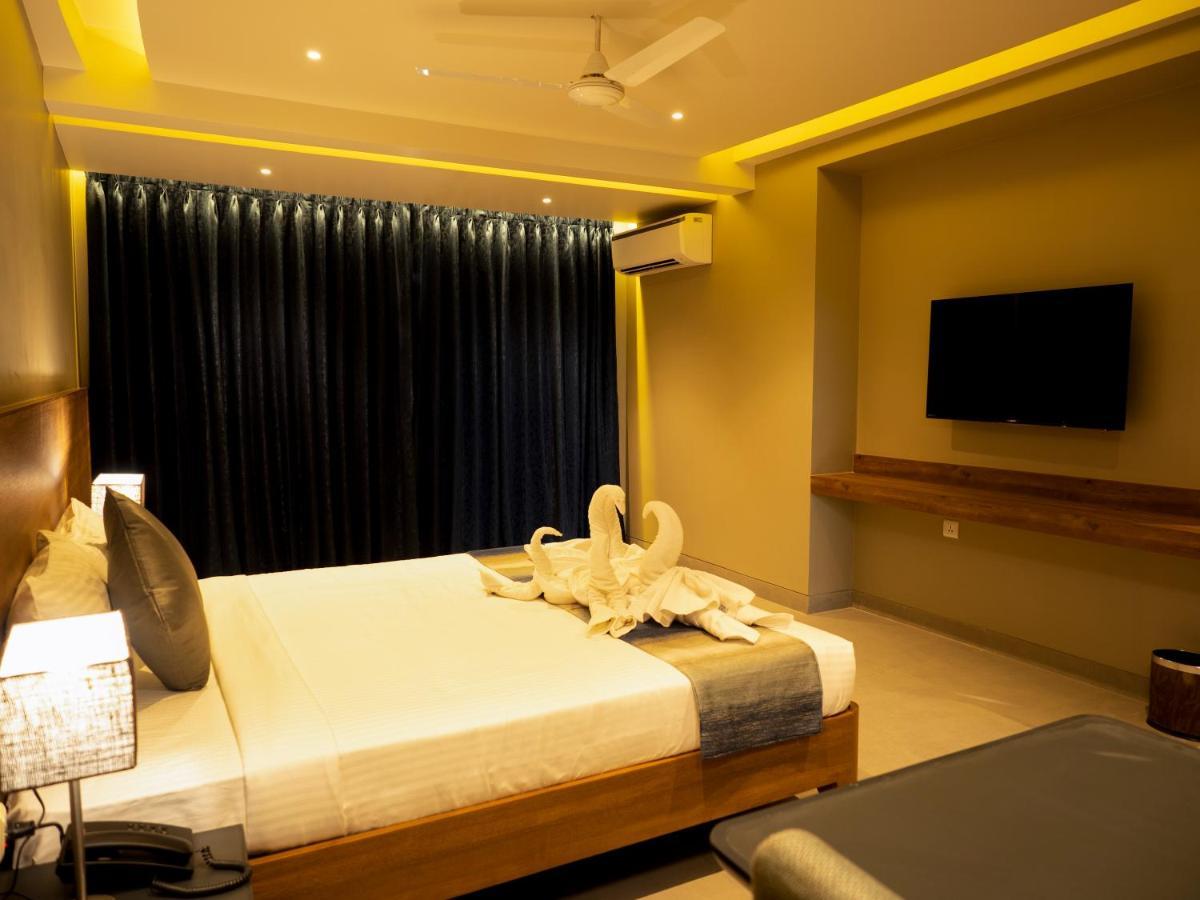 מדגאון Cosmique Clarks Inn Suites Goa מראה חיצוני תמונה